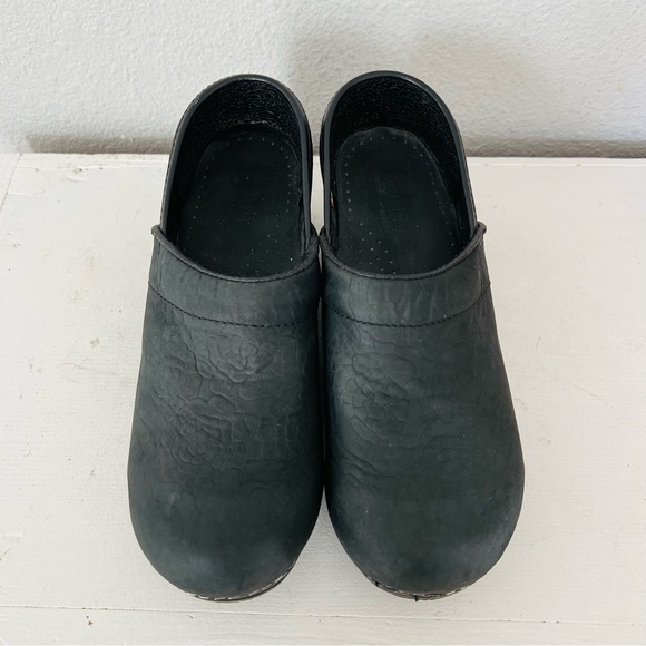 Sanita Tooled Embossed Floral Rose Black Sueded Leather Clogs 37 - Picture 2 of 7